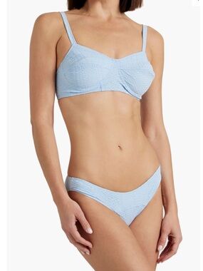 NWT LISA MARIE FERNANDEZ
Goldwyn seersucker bikini sky blue 6 8